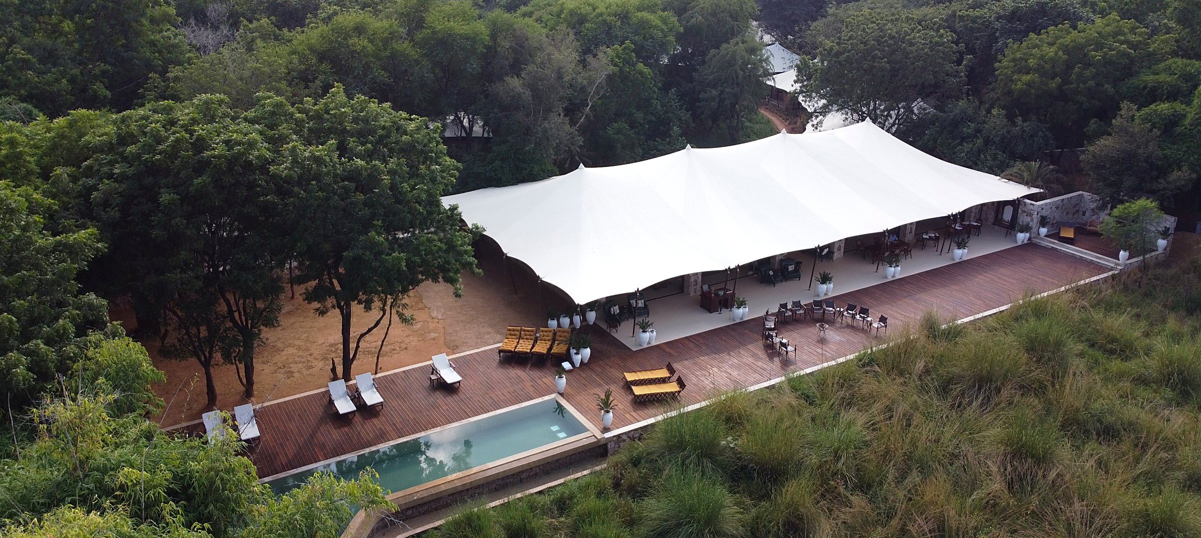 SUJÁN Sher Bagh, Main tent and pool